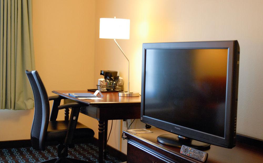 Fairfield Inn & Suites By Marriott Atlanta Buckhead Exterior photo