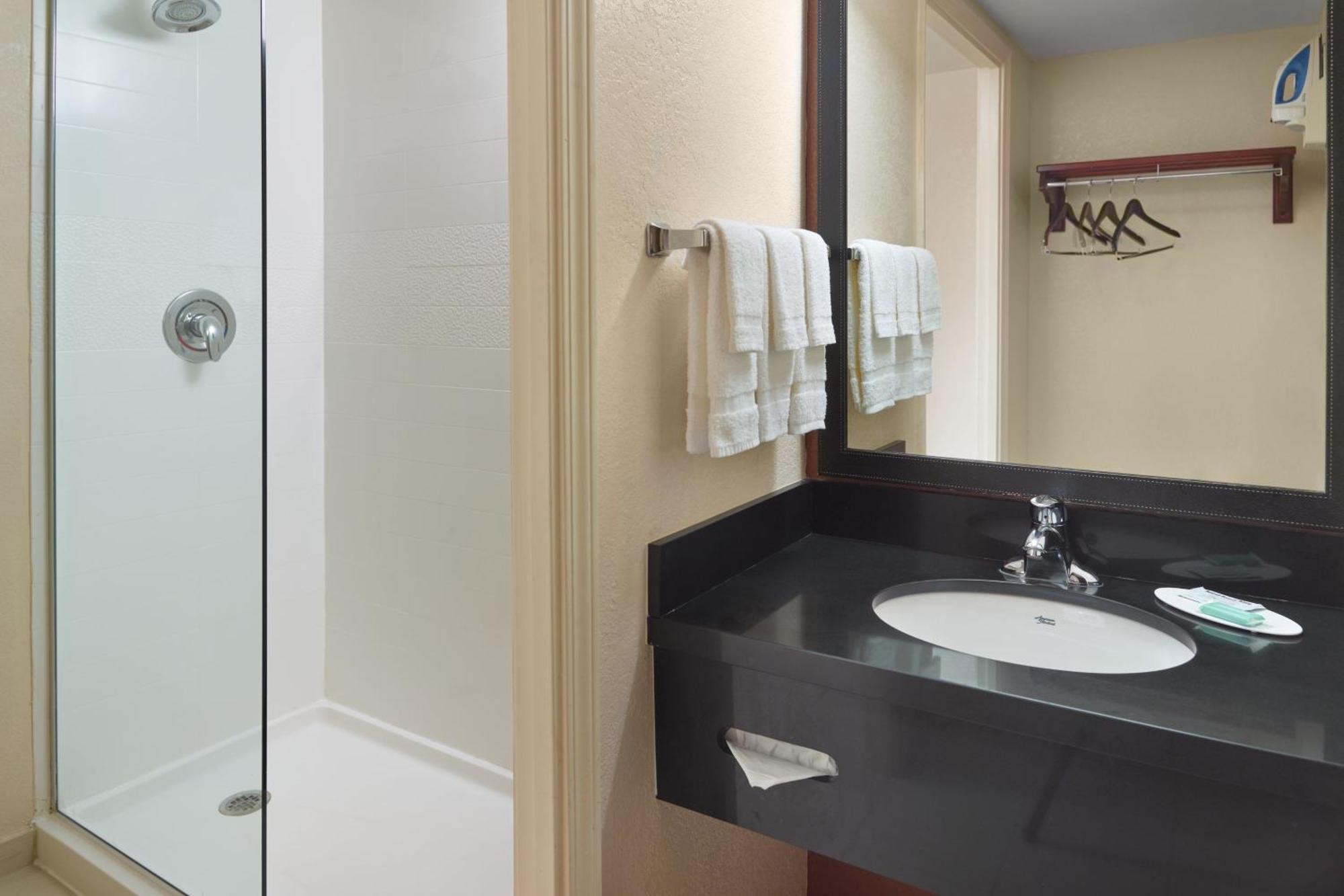 Fairfield Inn & Suites By Marriott Atlanta Buckhead Exterior photo