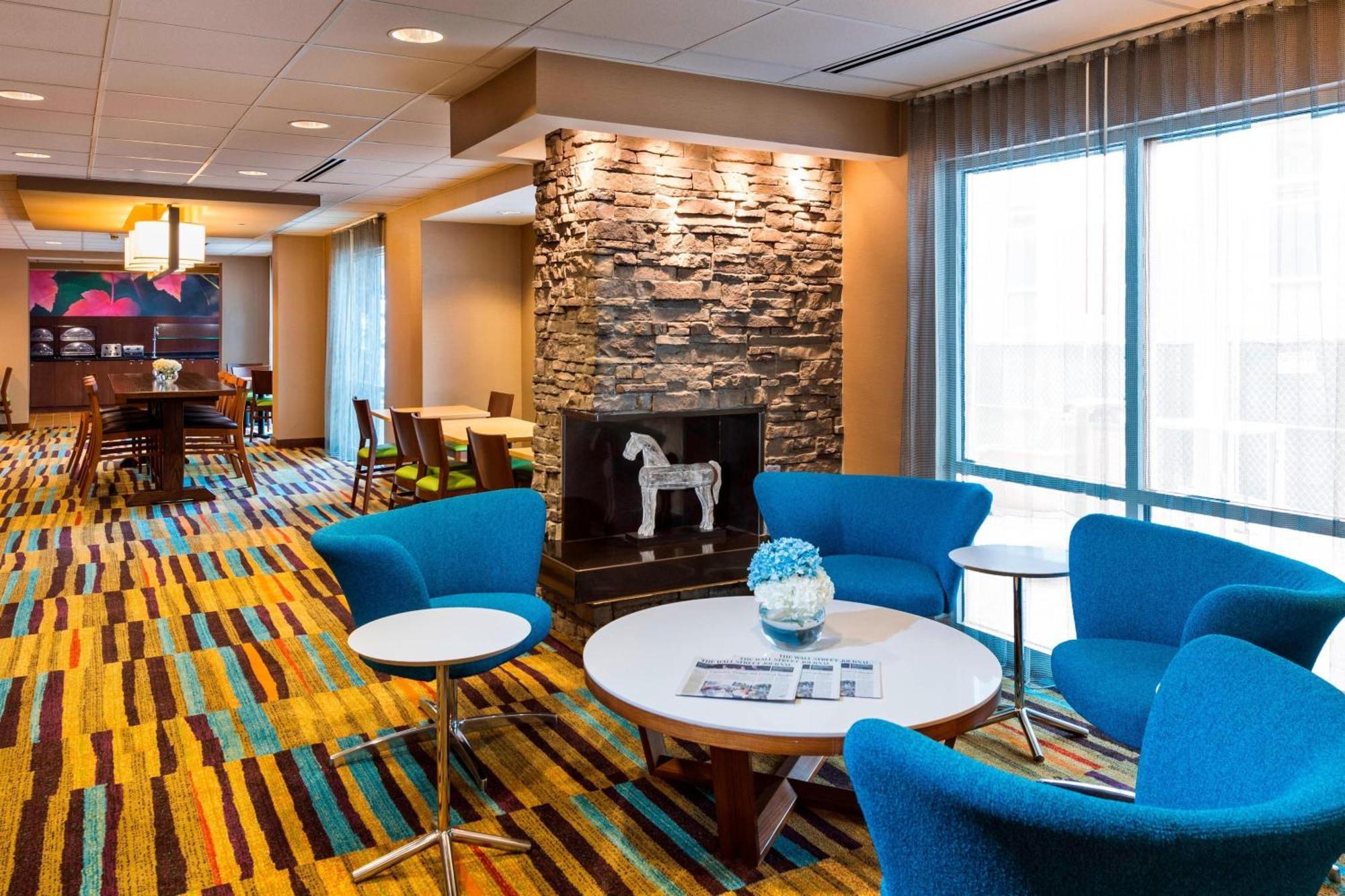 Fairfield Inn & Suites By Marriott Atlanta Buckhead Exterior photo